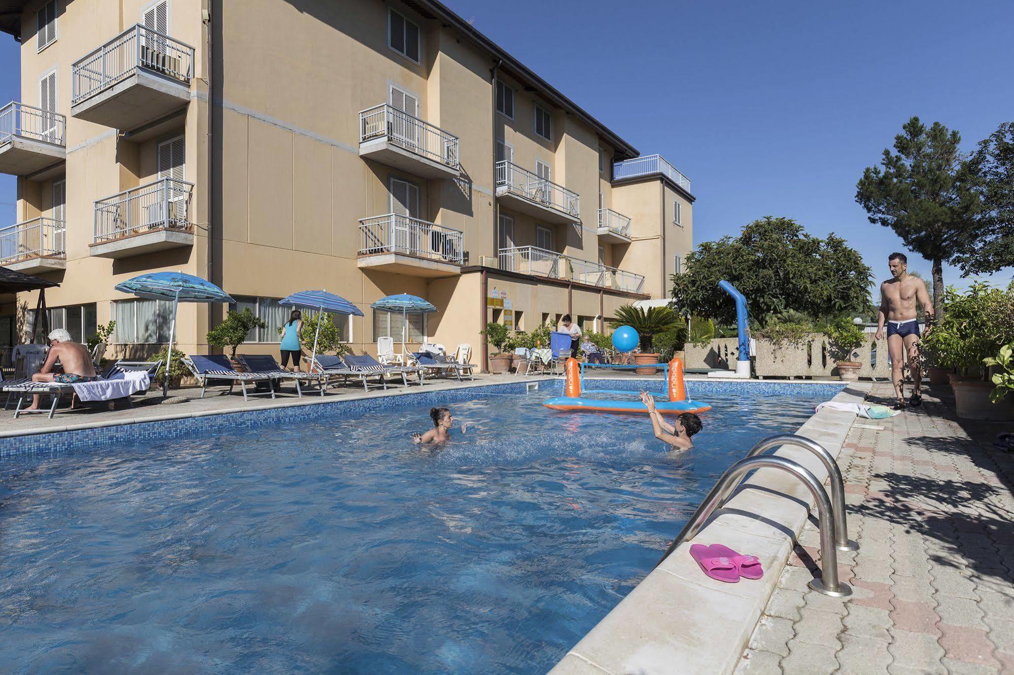 פסיניאנו סול טרסימנו Hotel Darsena מראה חיצוני תמונה