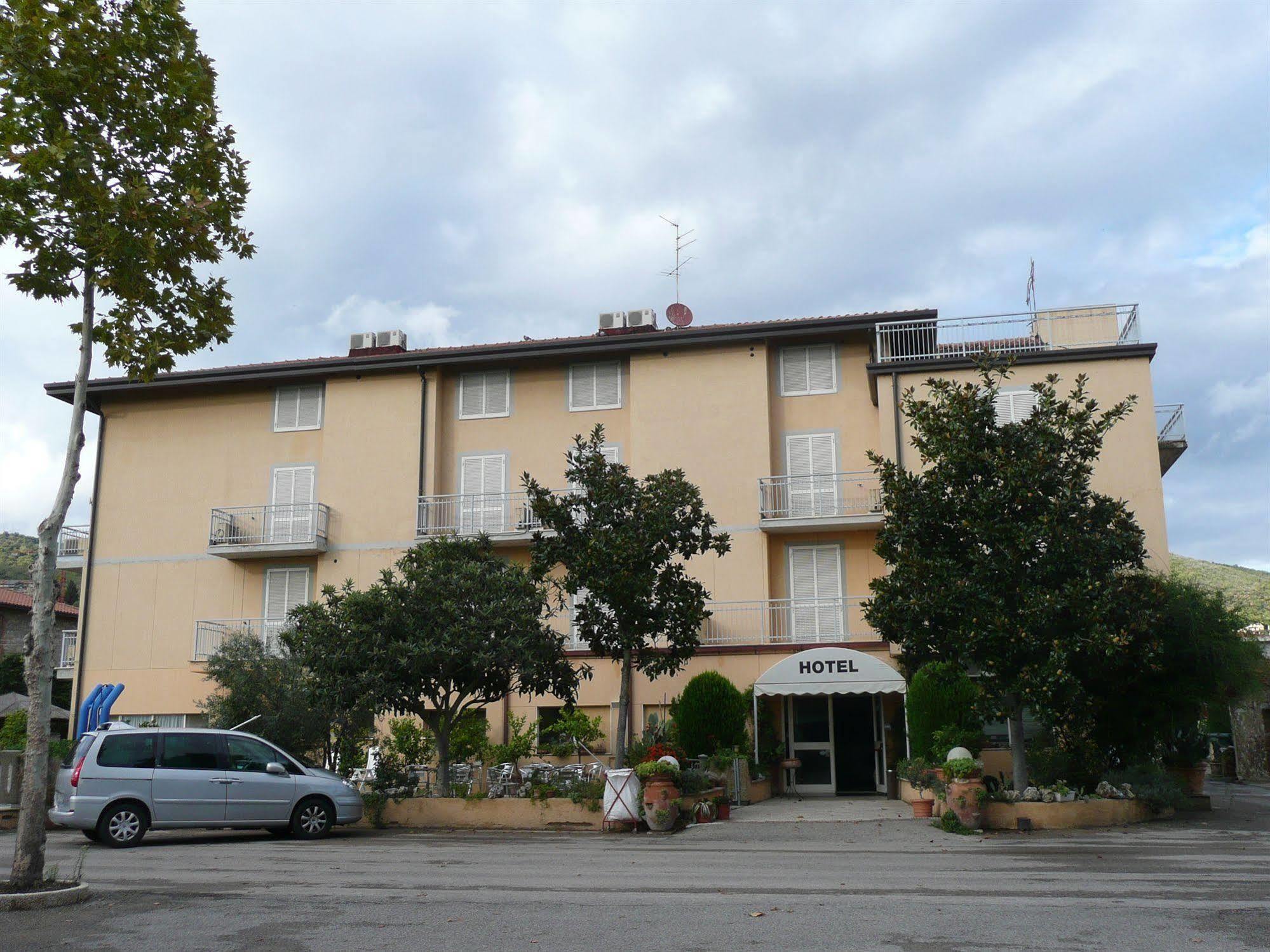 פסיניאנו סול טרסימנו Hotel Darsena מראה חיצוני תמונה